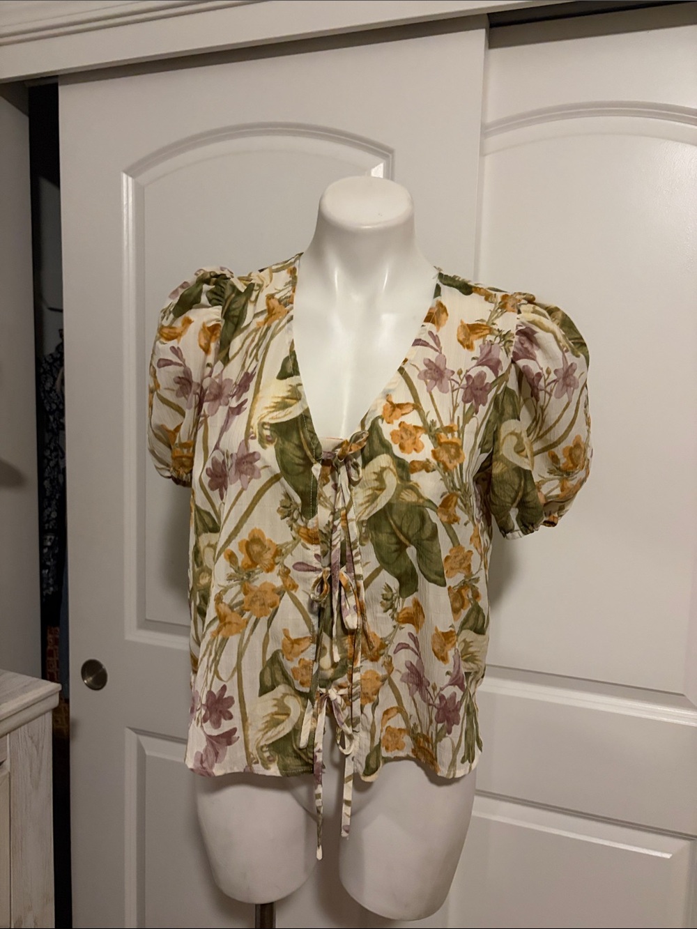 Rose & Olive Cream Floral Tie-Front Puff Sleeve Blouse